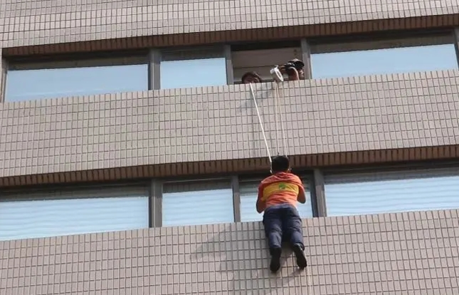 Major Certification! Hailiya Group's Escape Descent Device Selected for China's National Industrial Advanced Safety and Emergency Equipment Promotion Catalog 640